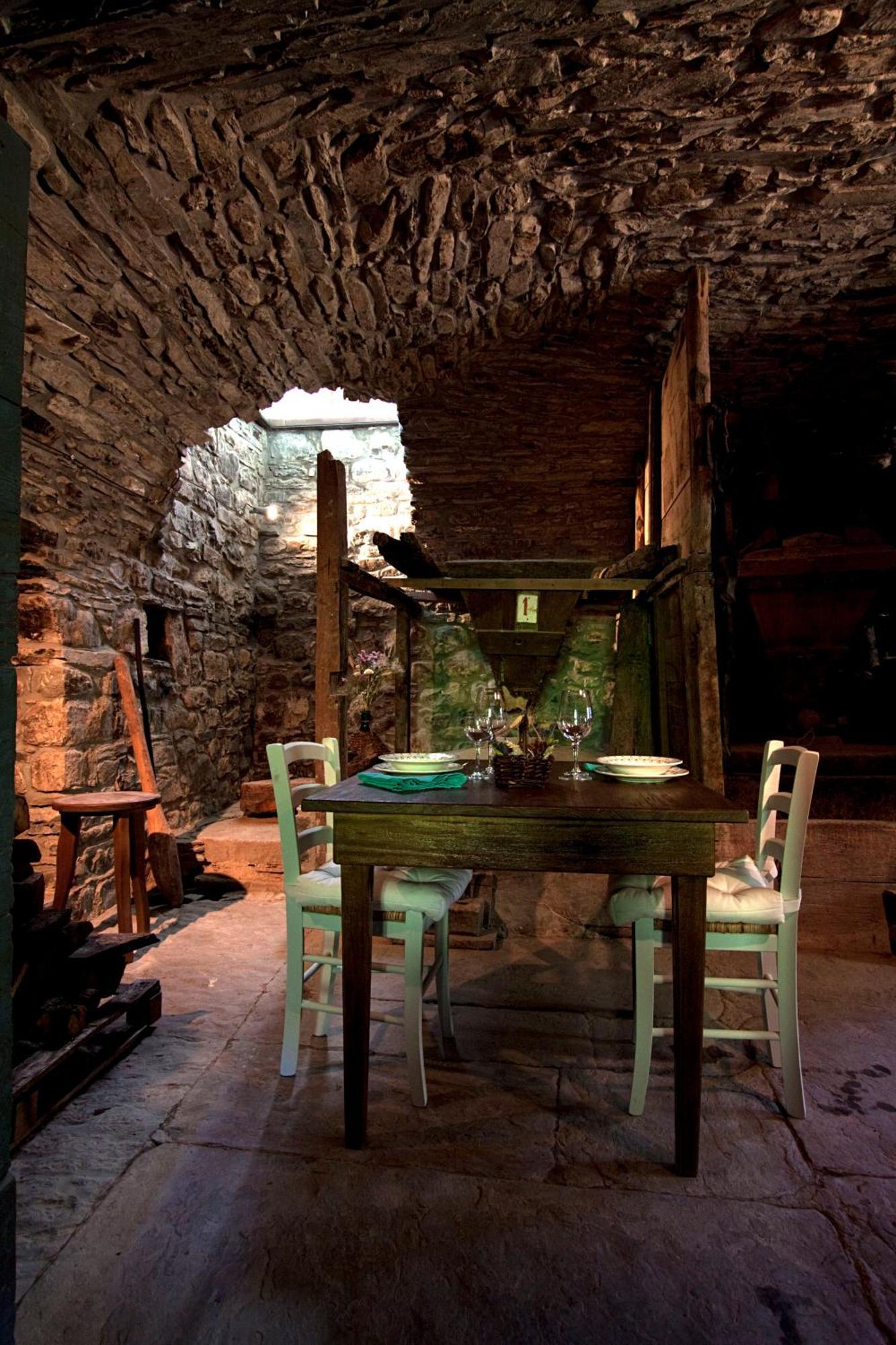Mulino Marghen - Restored Watermill - Accomodation And Retreat Center Zeri Exterior photo