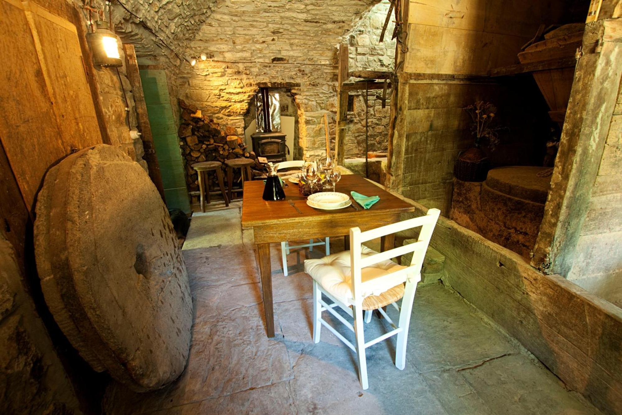 Mulino Marghen - Restored Watermill - Accomodation And Retreat Center Zeri Exterior photo